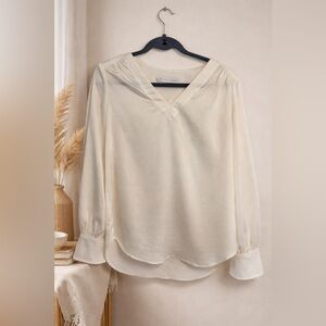 Trina Turk Cream V-Neck Long Sleeve Blouse
